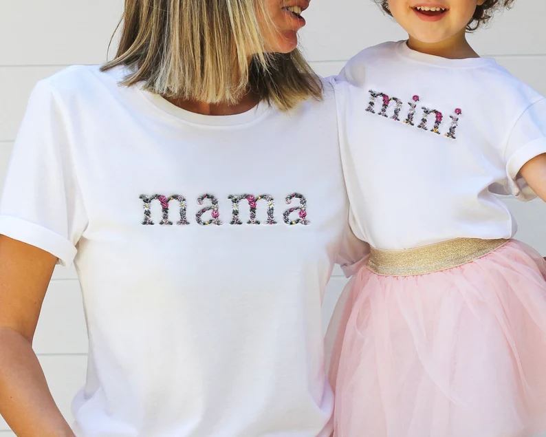 Everbloom - Gesticktes Mama-Sweatshirt mit Blumenmuster für Mama & Oma