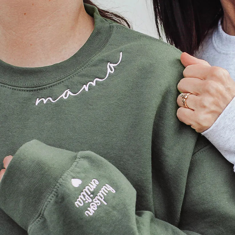 Individuelles besticktes Sweatshirt für die Mutter