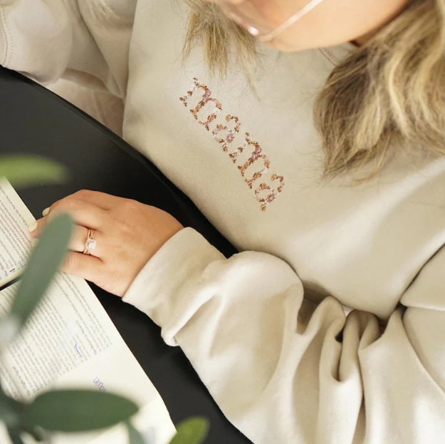 Everbloom - Gesticktes Mama-Sweatshirt mit Blumenmuster für Mama & Oma