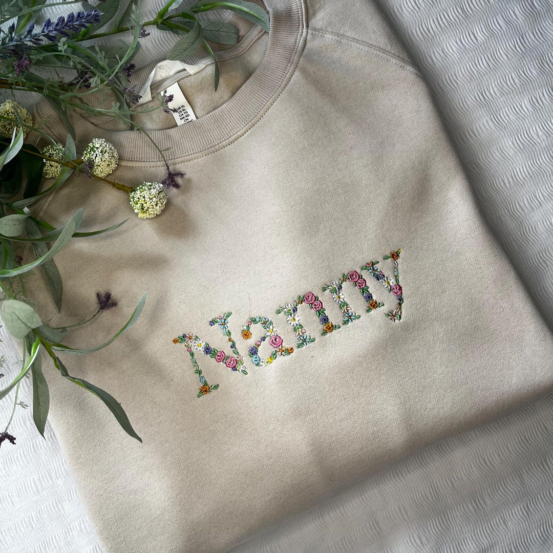 Everbloom - Gesticktes Mama-Sweatshirt mit Blumenmuster für Mama & Oma